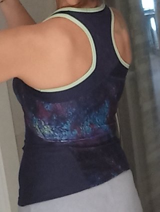 Top deportivo Tenth. Talla XS. A estrenar.
