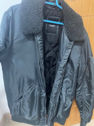 Cazadora bomber Pull&Bear negra hombre