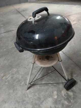 Barbacoa Weber Compact Kettle Negra