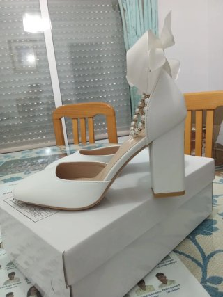 Tacones blancos con perlas y lazo sin estrenar