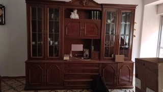 Mobile in legno con vetrine