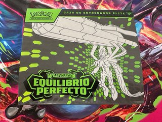 Caja ETB Equilibrio Perfecto Pokémon (Sin sobres)