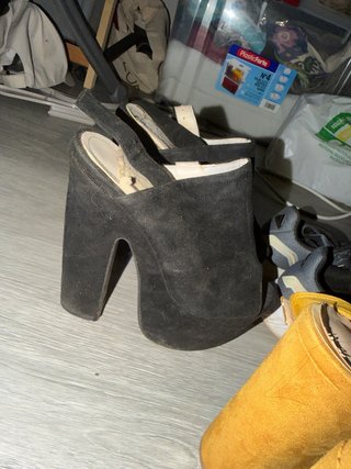 Zapatos de tacón variados. PRECIO UNIDAD