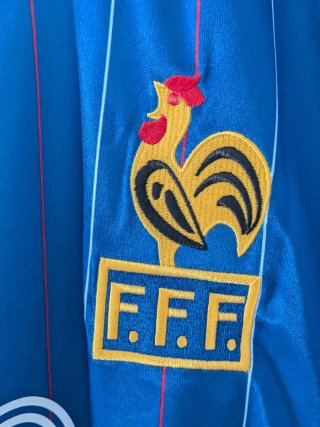 2 Camisetas futbol Francia e Italia.