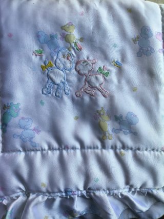 Saco de bebé con ovejitas bordados