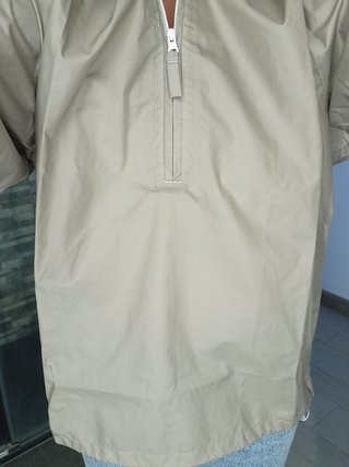 Chubasquero Quechua beige POCO USO. Talla XS-S.