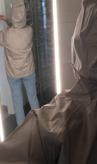 Chubasquero Quechua beige POCO USO. Talla XS-S.