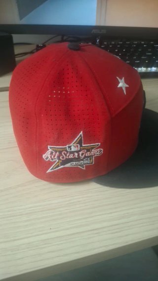 Gorra Roja y Negra con C