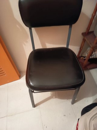 Silla de oficina negra y gris