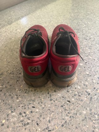 Zapatillas Asics Gel Rojas y Negras