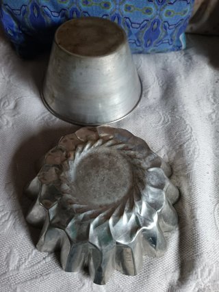 Set di 2 flanelle metalliche usate ma utili