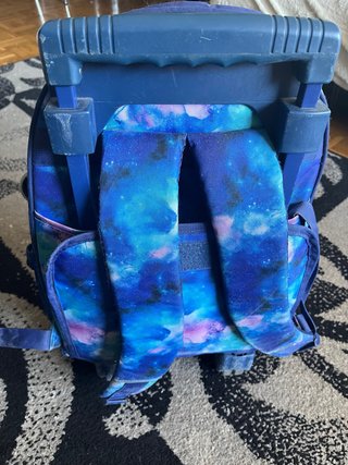 Mochila con ruedas y estampado galaxia