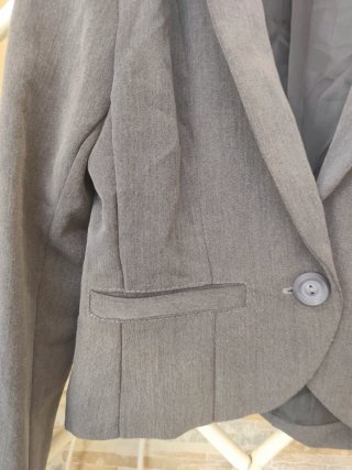 Giacca crop elegante grigia