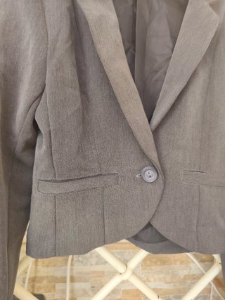 Giacca crop elegante grigia