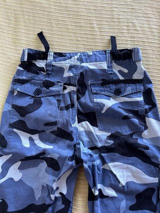 Pantalones cargo camuflaje Bershka azul