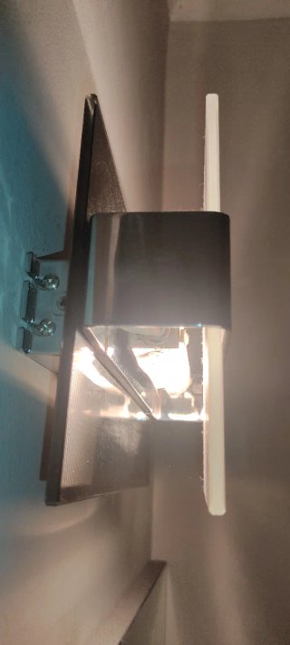 Aplique de pared de cristal y metal