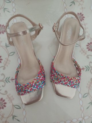 Zapatos Joalice dorados multicolor