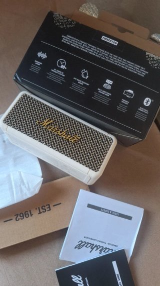 Altavoz Marshall Emberton Blanco y Dorado