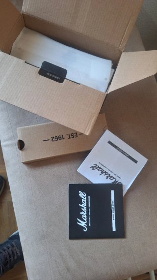 Altavoz Marshall Emberton Blanco y Dorado