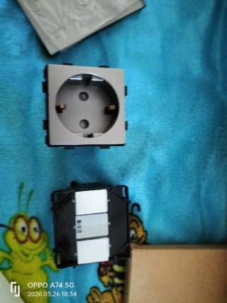 Enchufe Doble Táctil con Interruptor