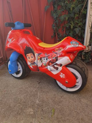 Moto correpasillos Injusa Patrulla Canina