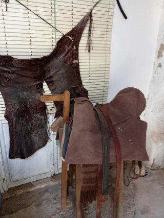 Montura de Fibra con Estribos Inoxidables