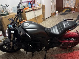 Benelli 502C Negra - Moto Cruiser