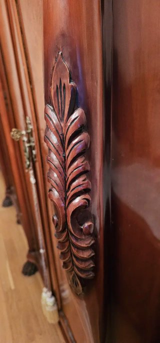 Armario clásico madera maciza tallada