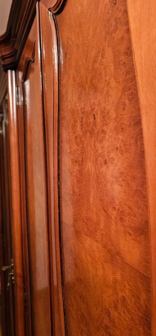 Armario clásico madera maciza tallada