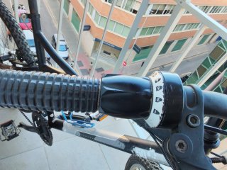 Bicicleta de montaña negra