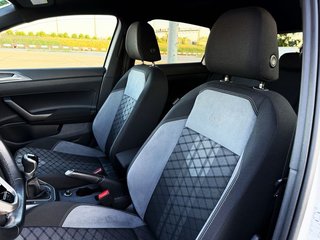 Volkswagen Polo 1.0 TSi R LINE con TECHO PANORÁMICO, CAR PLAY...