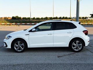 Volkswagen Polo 1.0 TSi R LINE con TECHO PANORÁMICO, CAR PLAY...