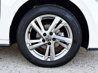 Volkswagen Polo 1.0 TSi R LINE con TECHO PANORÁMICO, CAR PLAY...