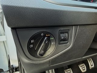 Volkswagen Polo 1.0 TSi R LINE con TECHO PANORÁMICO, CAR PLAY...