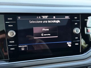 Volkswagen Polo 1.0 TSi R LINE con TECHO PANORÁMICO, CAR PLAY...