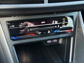 Volkswagen Polo 1.0 TSi R LINE con TECHO PANORÁMICO, CAR PLAY...