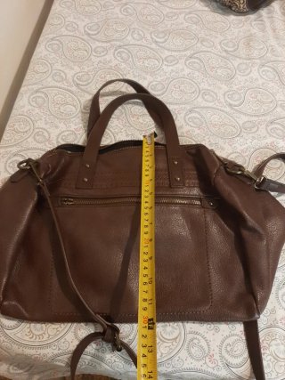 Bolso de piel marrón