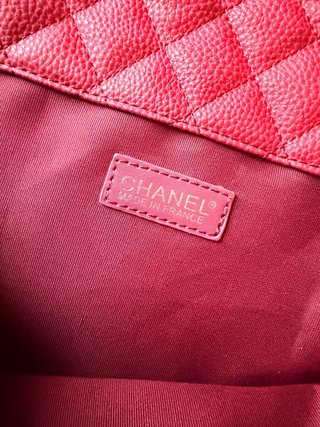 Borsa da viaggio Chanel pelle rossa martellata