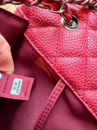 Borsa da viaggio Chanel pelle rossa martellata