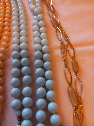 Collane vintage blu e marroni