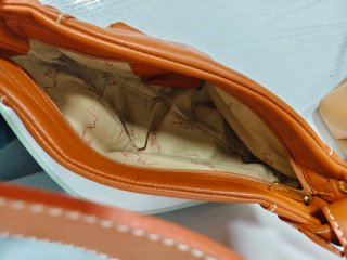 Lote 2 bolsos en muy buen estado, Muttön y DC