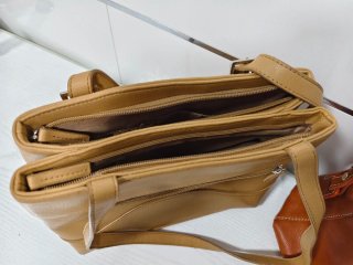 Lote 2 bolsos en muy buen estado, Muttön y DC