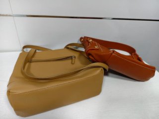 Lote 2 bolsos en muy buen estado, Muttön y DC