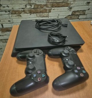 Consola PS4 Slim Negra + 2 Mandos