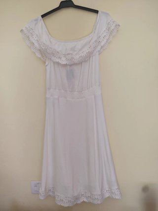 Vestido blanco talla S con encaje.Con etiquetas.