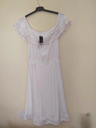 Vestido blanco talla S con encaje.Con etiquetas.