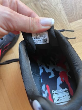 Zapatillas deportivas Reebok negras y rojas