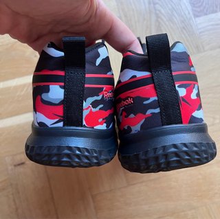 Zapatillas deportivas Reebok negras y rojas