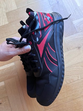 Zapatillas deportivas Reebok negras y rojas