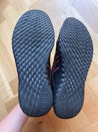 Zapatillas deportivas Reebok negras y rojas